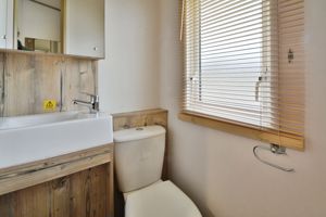 Ensuite wc- click for photo gallery